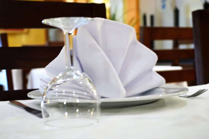 Imagen del bar/restaurante del Hotel Alrawabi. Foto 9