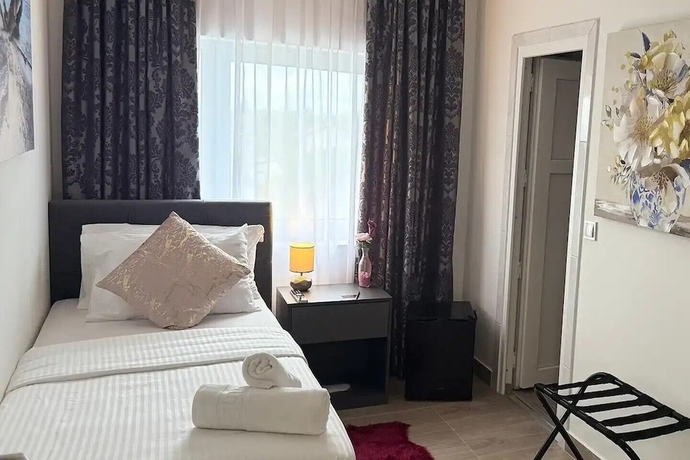 Imagen de la habitación del Hotel Alsago Lux. Foto 2