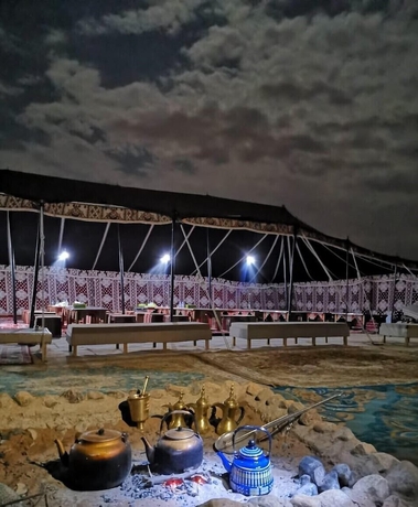 Imagen del bar/restaurante del Hotel Alsarmadi Desert Camp. Foto 4