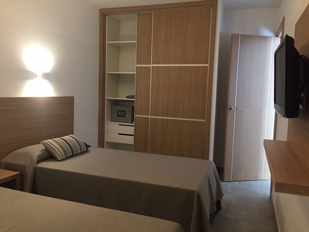 Imagen de la habitación del Hotel Alsol Los Leones Bungalows. Foto 2