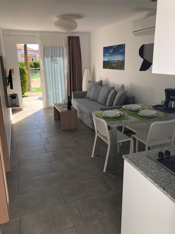Imagen de la habitación del Hotel Alsol Los Leones Bungalows. Foto 11