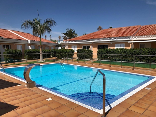 Imagen de la piscina del Hotel Alsol Los Leones Bungalows. Foto 14