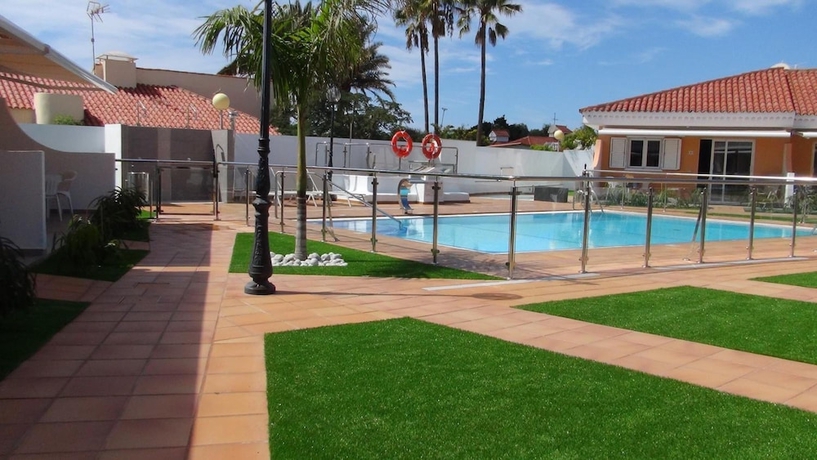 Imagen de la piscina del Hotel Alsol Los Leones Bungalows. Foto 17