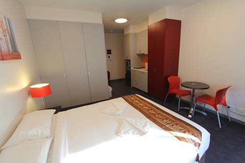 Imagen de la habitación del Hotel Alston Apartments. Foto 2
