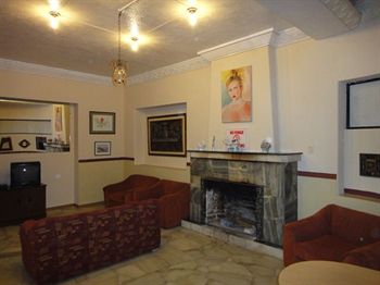 Imagen de los interiores del Hotel Alston Inn. Foto 14