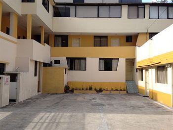 Imagen de los exteriores del Hotel Alston Inn. Foto 13