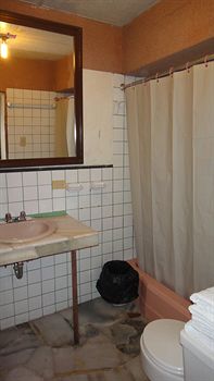 Imagen de la habitación del Hotel Alston Inn. Foto 8