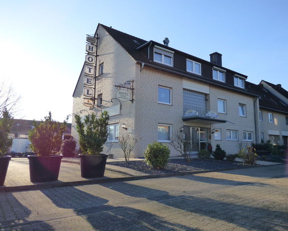Imagen de los exteriores del Hotel Alt B&uuml;ttgen. Foto 5