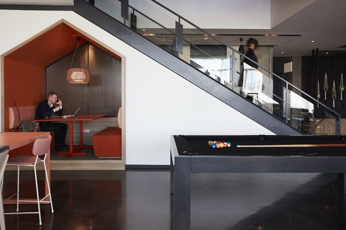 Imagen de los interiores del Hotel Alt Calgary East Village. Foto 14