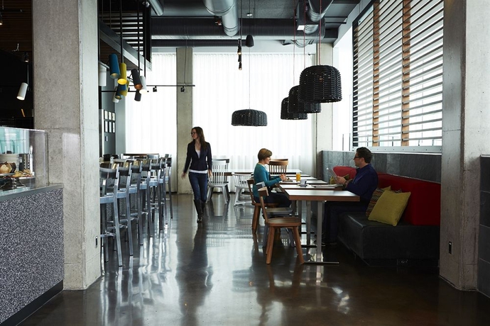 Imagen del bar/restaurante del Hotel Alt Halifax Airport. Foto 4