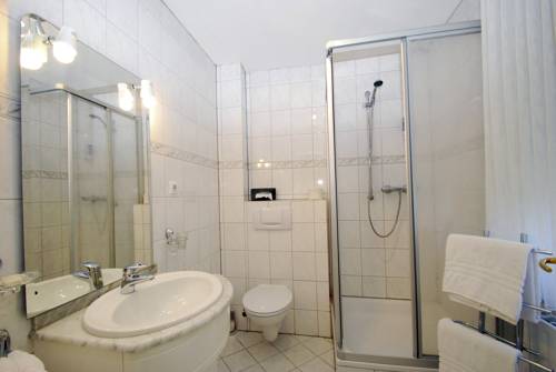 Imagen de la habitación del Hotel Alt Pirmasens. Foto 7