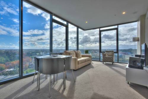 Imagen de la habitación del Hotel Alt Tower. Foto 1