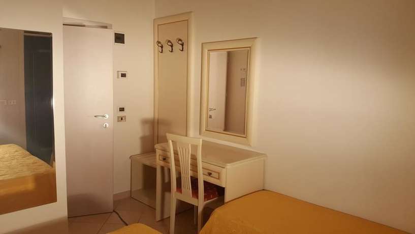Imagen de la habitación del Hotel Altair, Misano Brasile. Foto 10