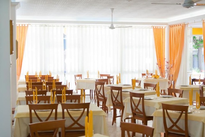 Imagen del bar/restaurante del Hotel Altair, Misano Brasile. Foto 3