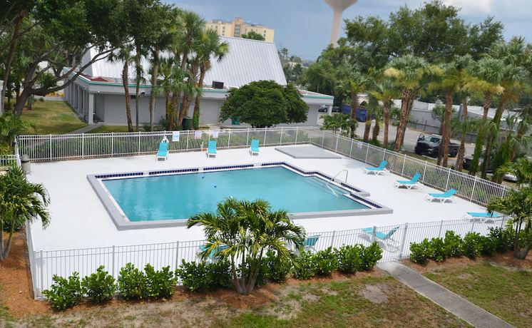 Imagen de la piscina del Hotel Altamonte Springs and Suites. Foto 15