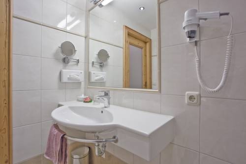 Imagen de la habitación del Hotel Alte Post Wellness Y Thermalhotel. Foto 3
