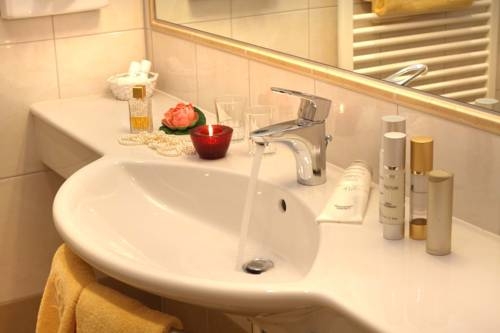 Imagen de la habitación del Hotel Alte Post Wellness Y Thermalhotel. Foto 4