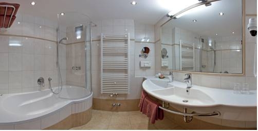 Imagen de la habitación del Hotel Alte Post Wellness Y Thermalhotel. Foto 8