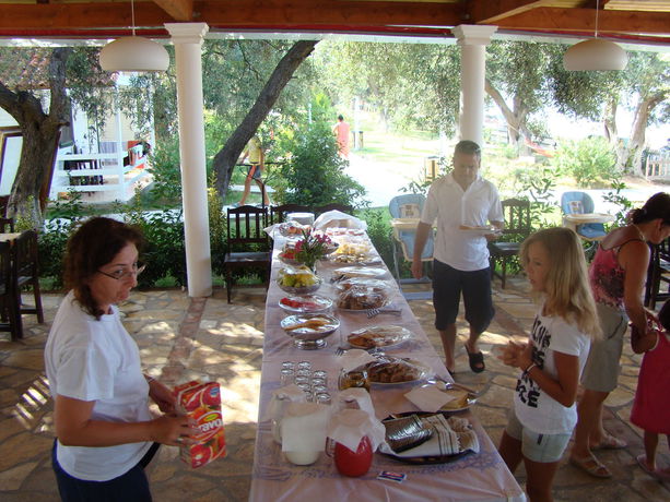 Imagen del bar/restaurante del Hotel Altea Beach Lodges. Foto 3