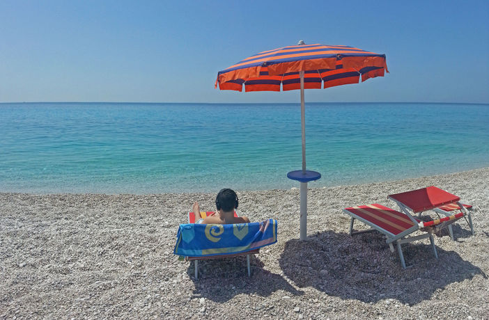 Imagen del bar/restaurante del Hotel Altea Beach Lodges. Foto 4