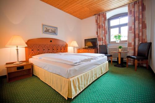 Imagen de la habitación del Hotel Alter Wirt, Weyarn. Foto 7
