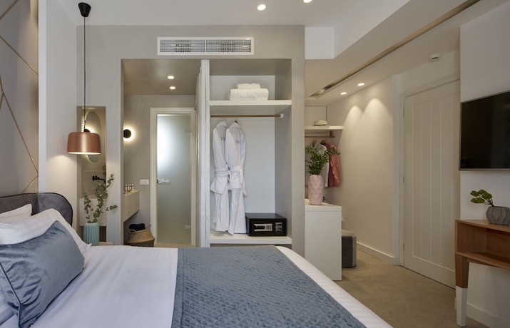 Imagen de la habitación del Hotel Altera Pars Suites. Foto 18