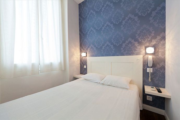 Imagen de la habitación del Hotel Altera Roma. Foto 8