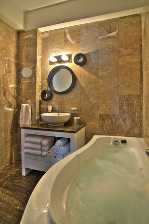 Imagen de la habitación del Hotel Althea Kalamies Luxury Villas. Foto 7