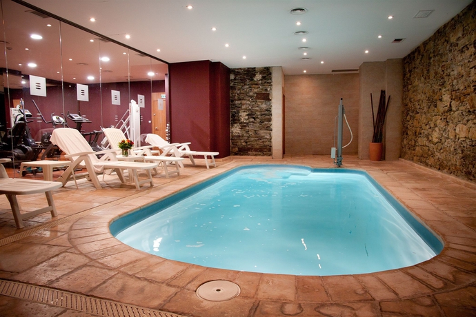 Imagen de la piscina del Hotel Alti. Foto 14