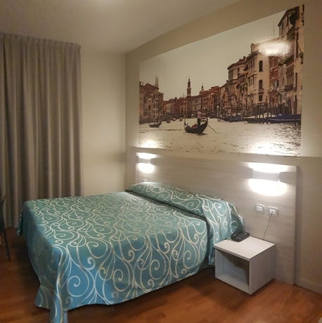 Imagen de la habitación del Hotel Altieri. Foto 15