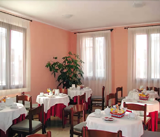 Imagen del bar/restaurante del Hotel Altieri. Foto 6