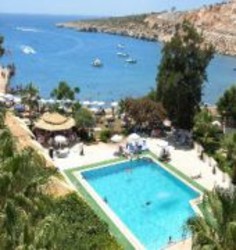 Imagen de la piscina del Hotel Altin Orfoz. Foto 5