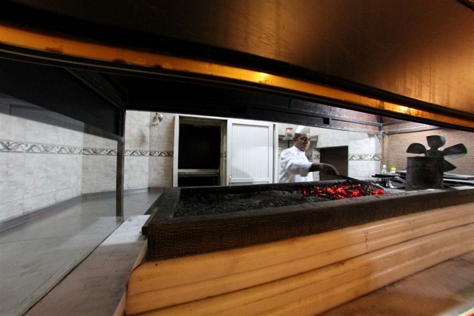 Imagen del bar/restaurante del Hotel Altinoz. Foto 2