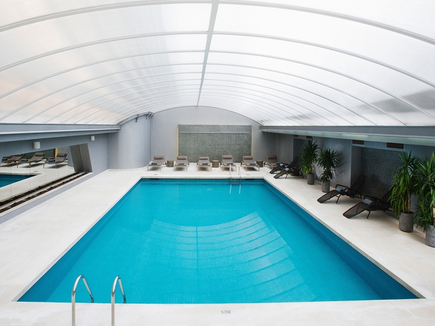 Imagen de la piscina del Hotel Altis Suites - Apartamentos Turísticos. Foto 11