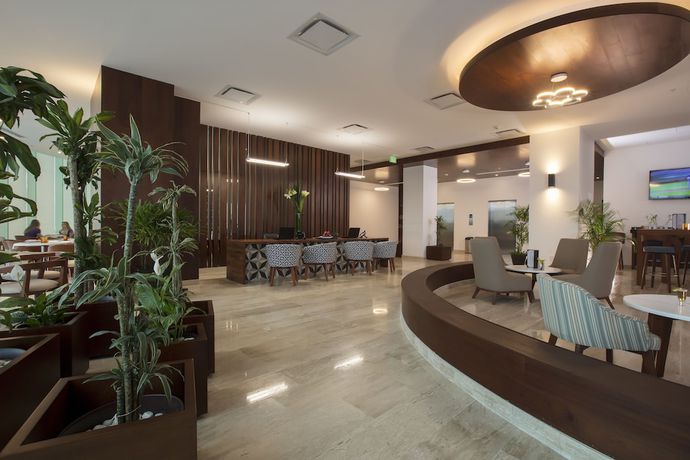 Imagen del bar/restaurante del Hotel Altitude at Krystal Grand Cancun. Foto 2