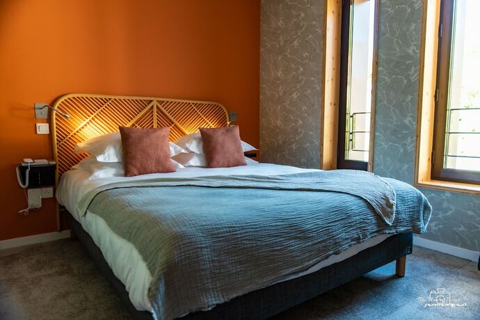 Imagen de la habitación del Hotel Altitude et Spa Pierre-Perc&eacute;e. Foto 17