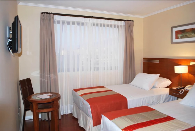 Imagen de la habitación del Hotel Alto Del Sol Angamos Antofagasta. Foto 13