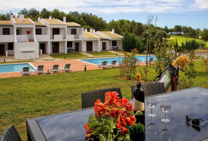 Imagen de la piscina del Hotel Alto Fairways. Foto 15