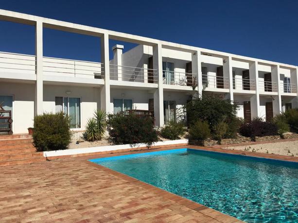 Imagen de la piscina del Hotel Alto da Lua. Foto 6