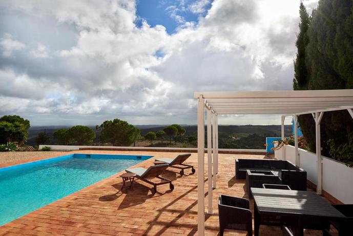 Imagen de la piscina del Hotel Alto da Lua. Foto 7