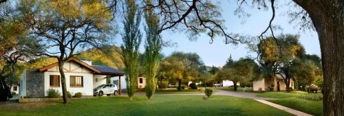 Imagen de la habitación del Hotel Altos De Belgrano Caba&ntilde;as Golf Y Spa. Foto 10