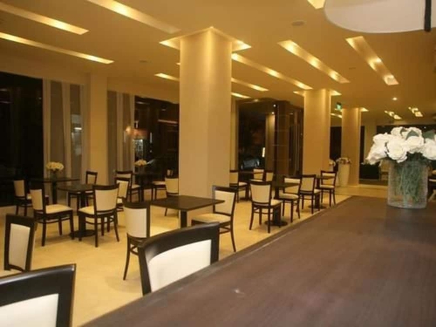 Imagen del bar/restaurante del Hotel Altos Del Estero. Foto 3