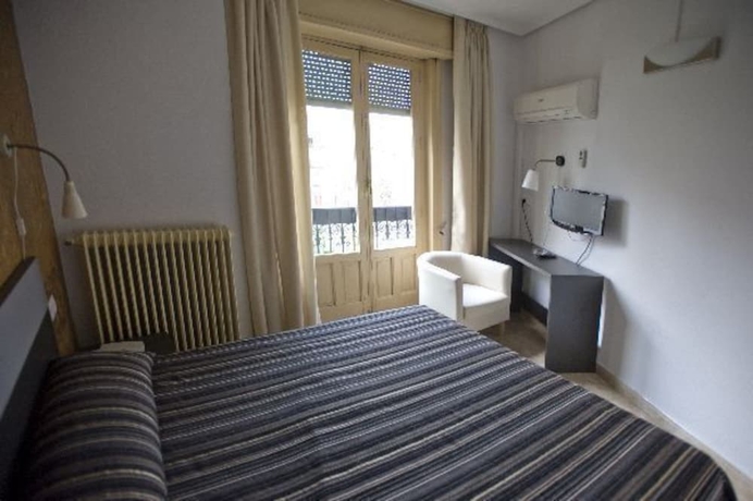 Imagen de la habitación del Hotel Altozano. Foto 4