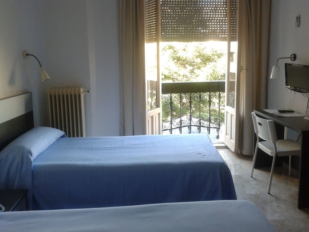 Imagen de la habitación del Hotel Altozano. Foto 6