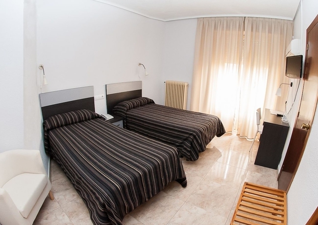 Imagen de la habitación del Hotel Altozano. Foto 7