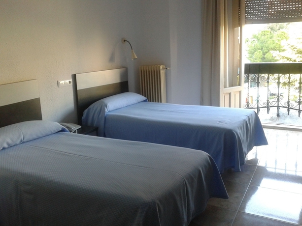 Imagen de la habitación del Hotel Altozano. Foto 8