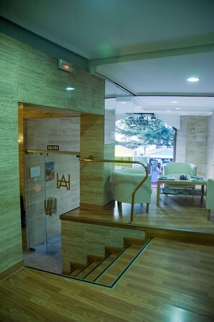 Imagen de los interiores del Hotel Altozano. Foto 14