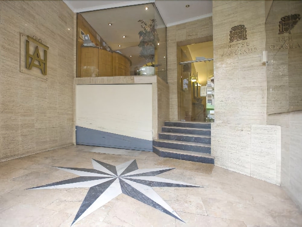 Imagen de los interiores del Hotel Altozano. Foto 15