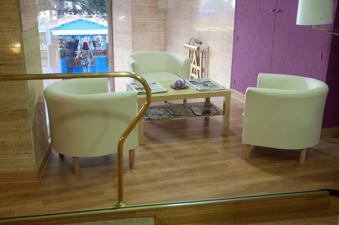 Imagen de los interiores del Hotel Altozano. Foto 17