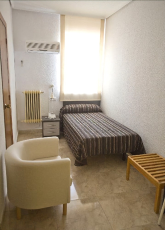 Imagen de la habitación del Hotel Altozano. Foto 11